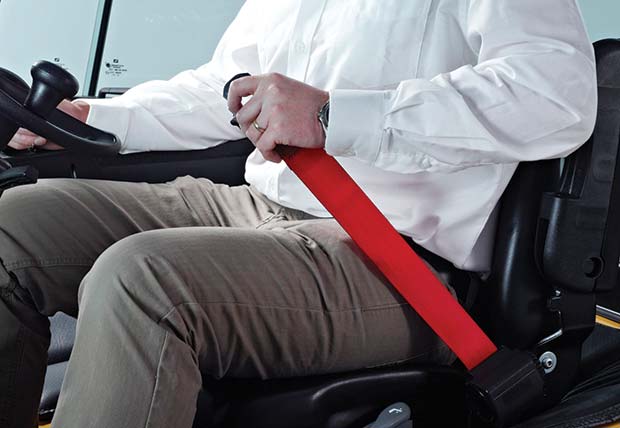 new-forklift-seat-belts-from-hyster-enforce-driver-belt-use