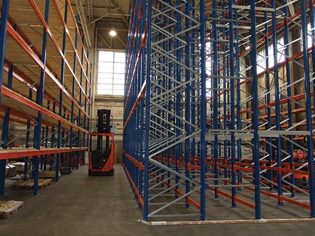 Installing-Pallet-live-racking-(right)