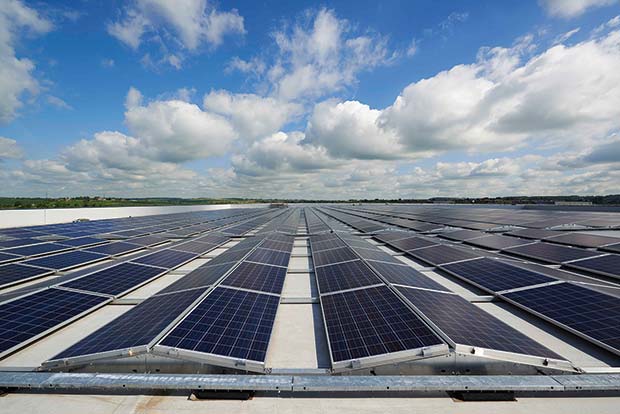 Aldi¹s-new-cold-store-warehouse-and-distribution-centre-at-Goldthorpe-with-Kingspan-solar-panels[22]