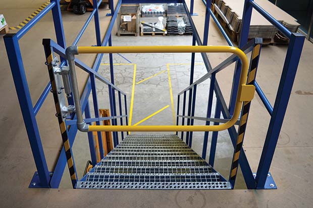 Self-Closing-Safety-Gate[4]