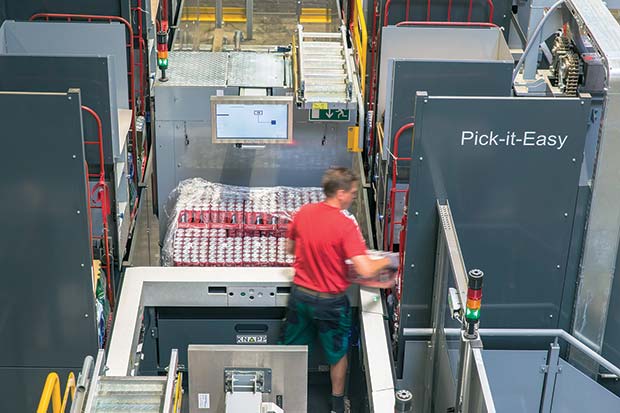 KNAPP’s Pick-it-Easy Move enables picking directly from pallets to roll containers. 