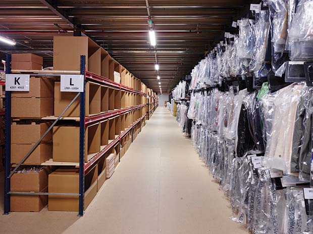 specialist-garment-racking-and-longspan-shelving-in-swadlincote-14